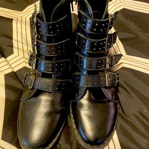 Steve Madden Buckle boots